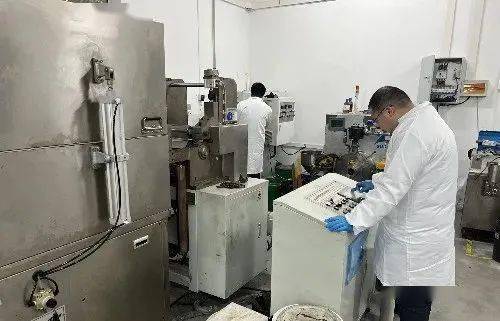 江岸這家科技企業(yè)研發(fā)國(guó)內(nèi)頂尖電磁屏蔽石墨烯膜